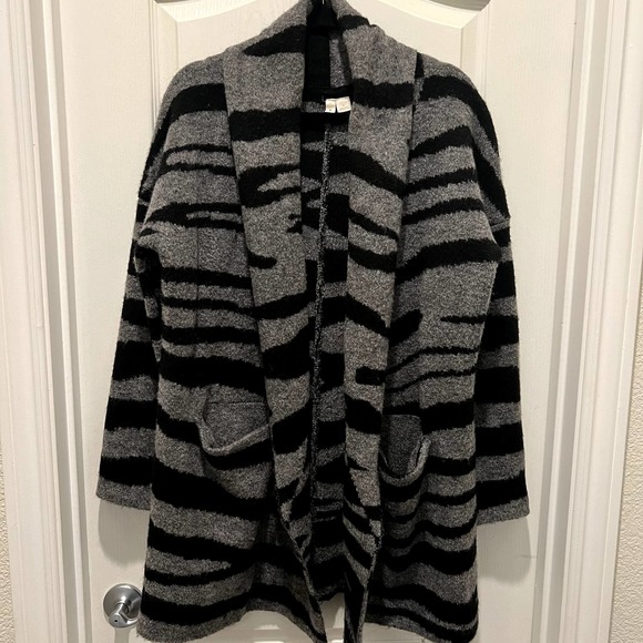 Anthropologie Sweaters - ANTHROPOLOGIE ANIMAL PRINT SWEATER BY MOTH